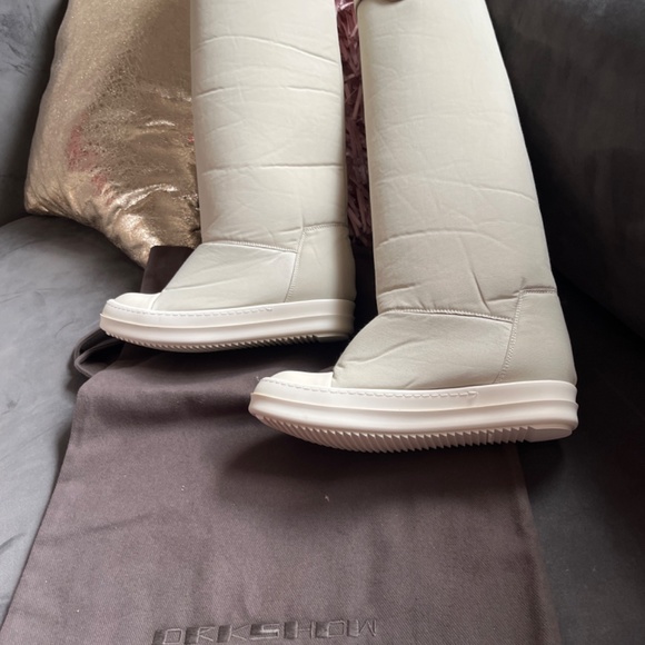 Beige Elefant Sneakers - Picture 4 of 4